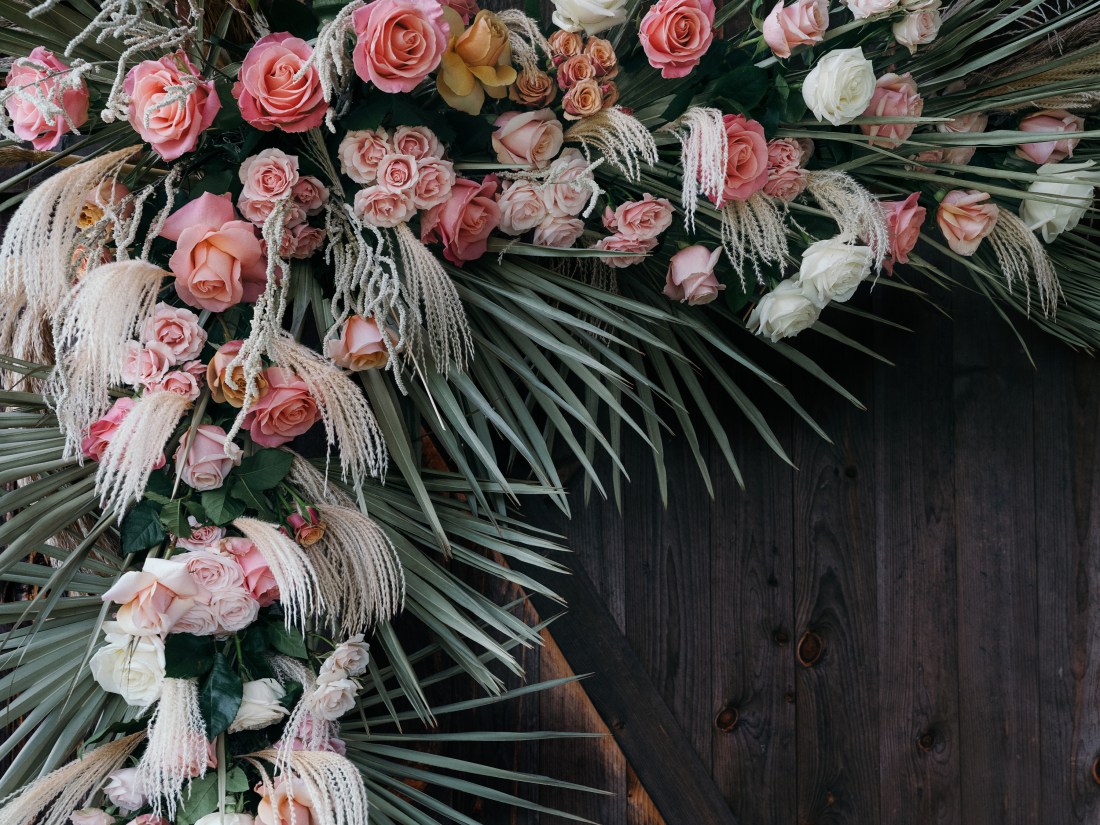 Floral arbor with fresh and dried materials
